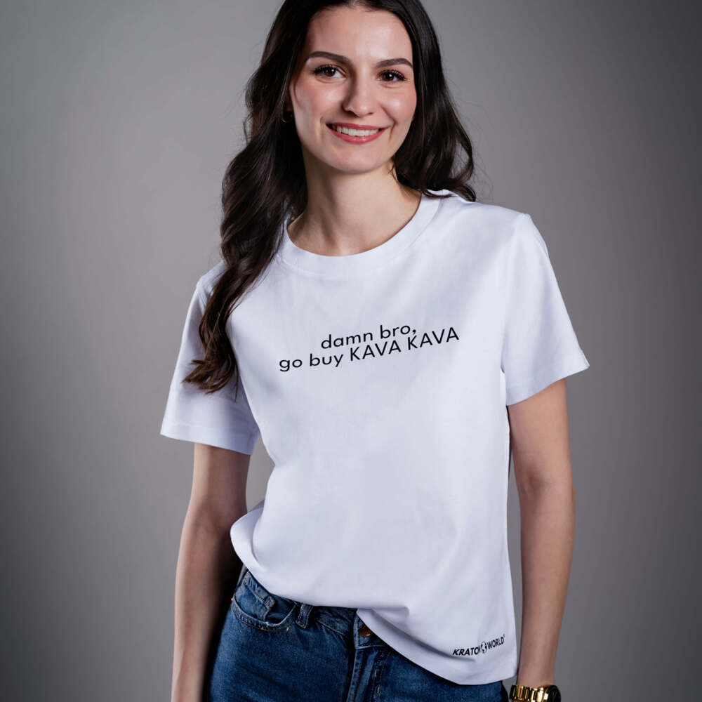 Kratom World Damen T-Shirt mit dem Motiv „damn bro, go buy KAVA KAVA” – originaler Merch für Kratom-Liebhaber und Fans der Marke Kratom World, stilvolles Streetwear-Design mit auffälligem Druck, bequemes T-Shirt für den täglichen Gebrauch, ideal für die Stadt, Events oder als Sammlerstück für die Kratom-Community