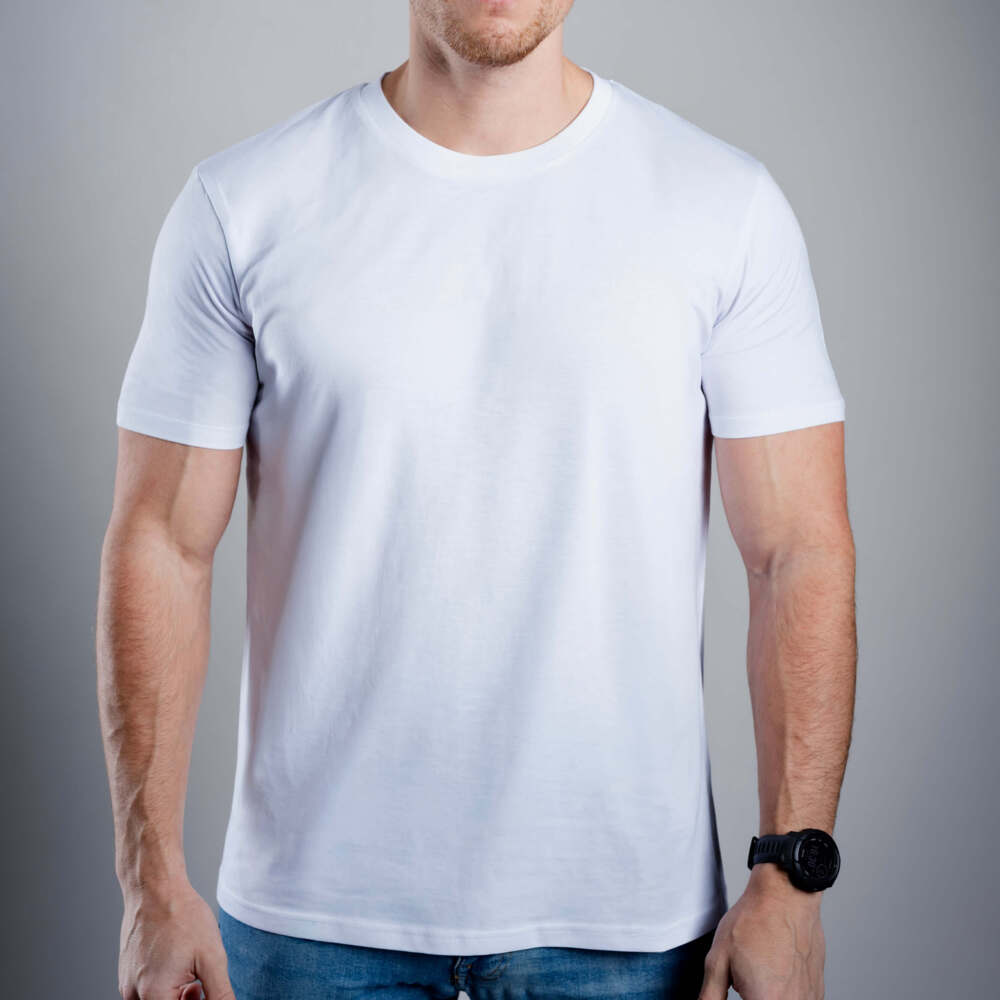 Herren T-Shirt Kratom World mit dem Motiv „I like Kratom more than I like people.” – originaler Merch für Kratom-Liebhaber und Fans der Marke Kratom World, stilvolles Streetwear-Design mit auffälligem Druck, bequemes T-Shirt für den täglichen Gebrauch, ideal für die Stadt, Events oder als Sammlerstück für die Kratom-Community, Logo-Detail