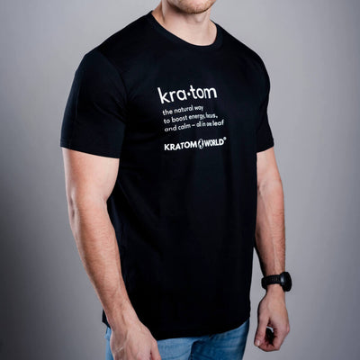 Herren T-Shirt Kratom World mit dem Motiv „Kratom – The Natural Way.” – originaler Merch für Kratom-Liebhaber und Fans der Marke Kratom World, stilvolles Streetwear-Design mit auffälligem Druck, bequemes T-Shirt für den täglichen Gebrauch, ideal für die Stadt, Events oder als Sammlerstück für die Kratom-Community-black